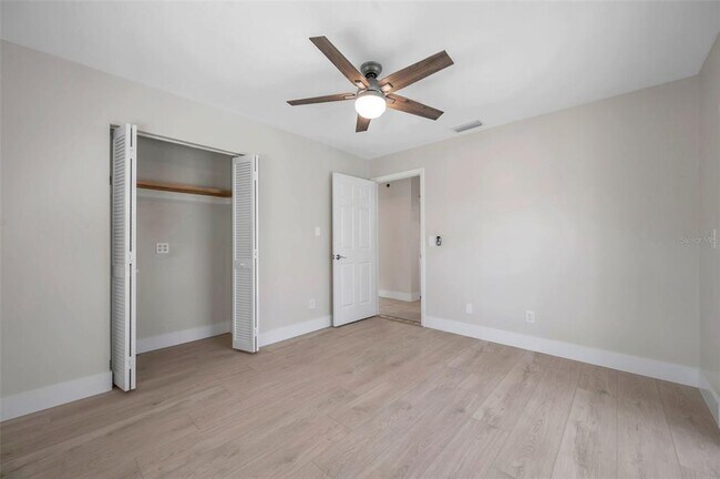 Building Photo - 8789 Maplewood Rd