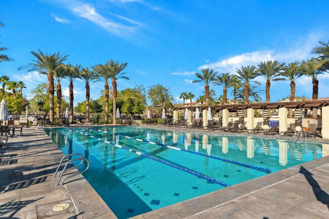 Building Photo - 520 Calle Vibrante