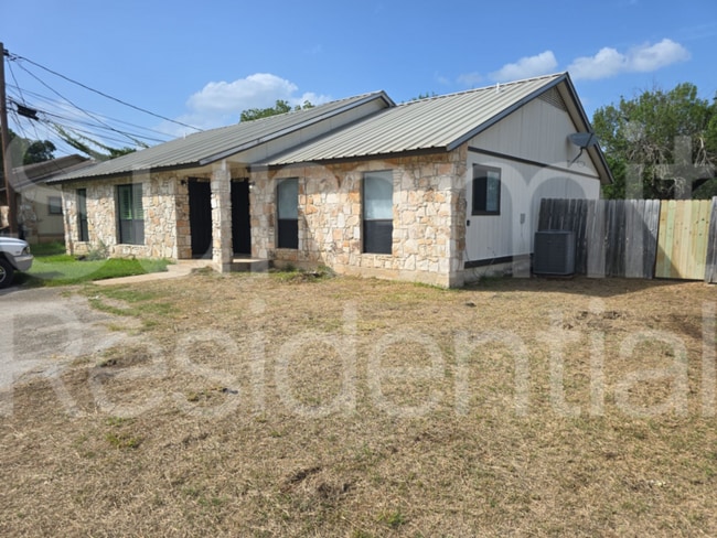Building Photo - 1104 Columbia Ave