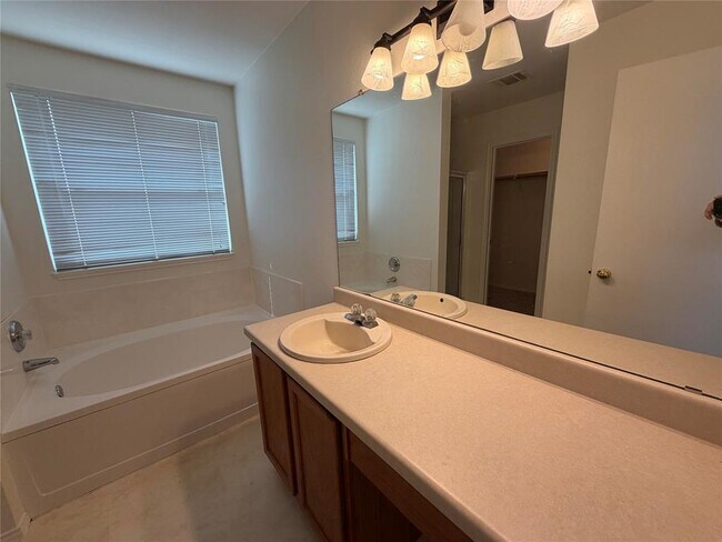 Building Photo - 917 W South St