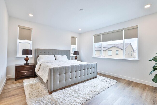 Building Photo - 2887 Penrose Ln
