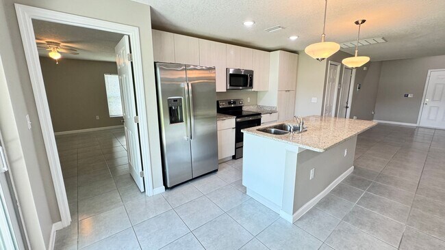 Building Photo - 851 San Filippo Dr SE