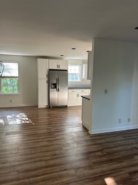 Building Photo - 1808B Ashwood Ave