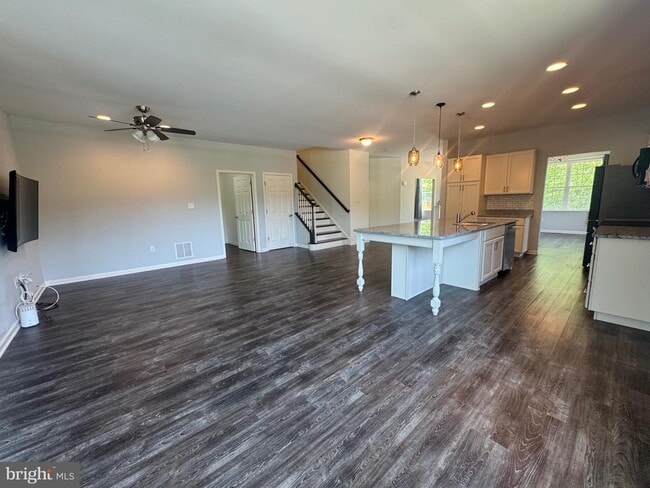 Building Photo - 148 Grissom Dr