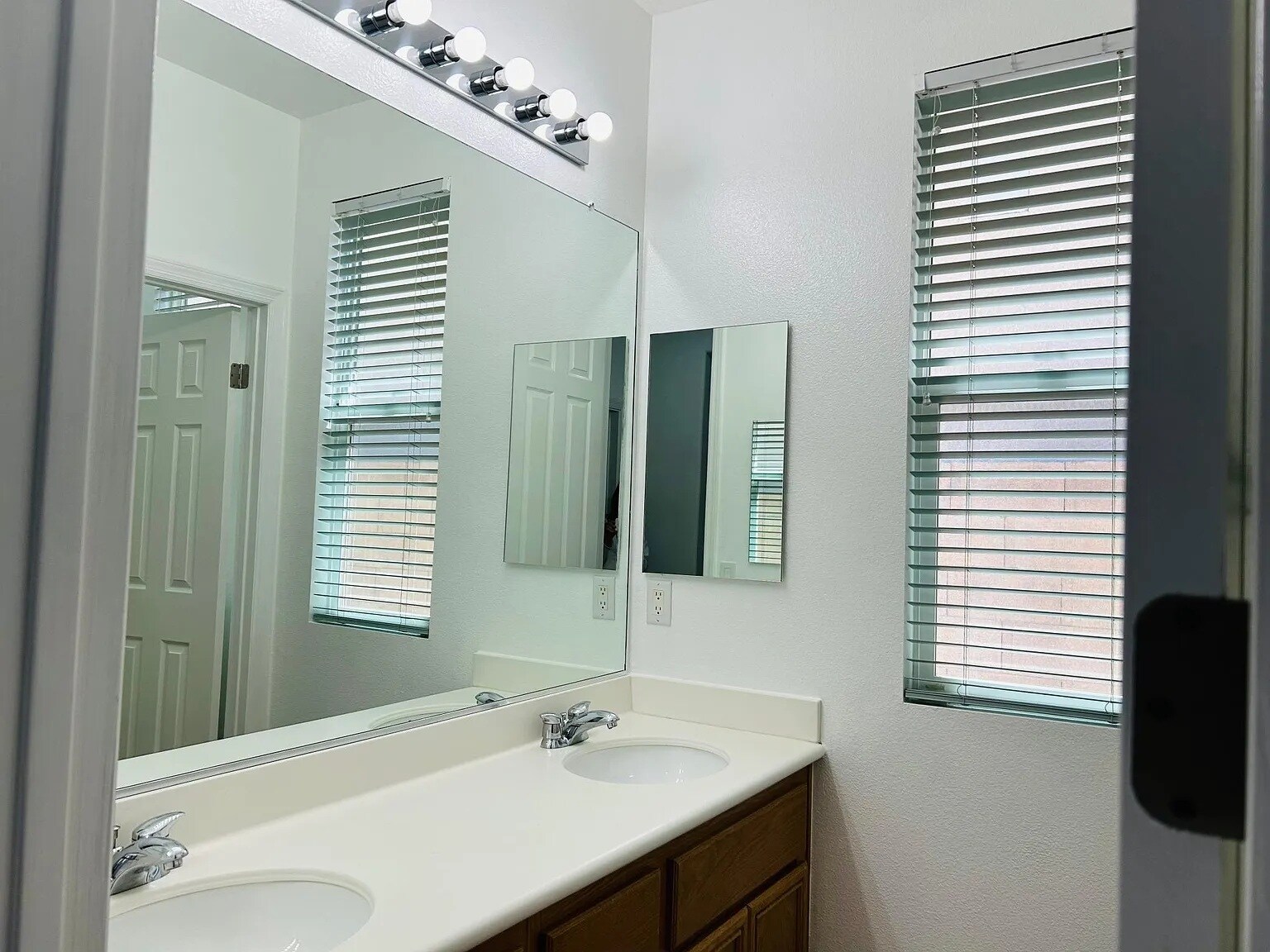 Building Photo - 40750 Hilton Head Ct