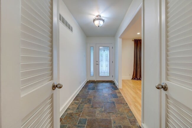 Building Photo - 10602 Tioga Ct