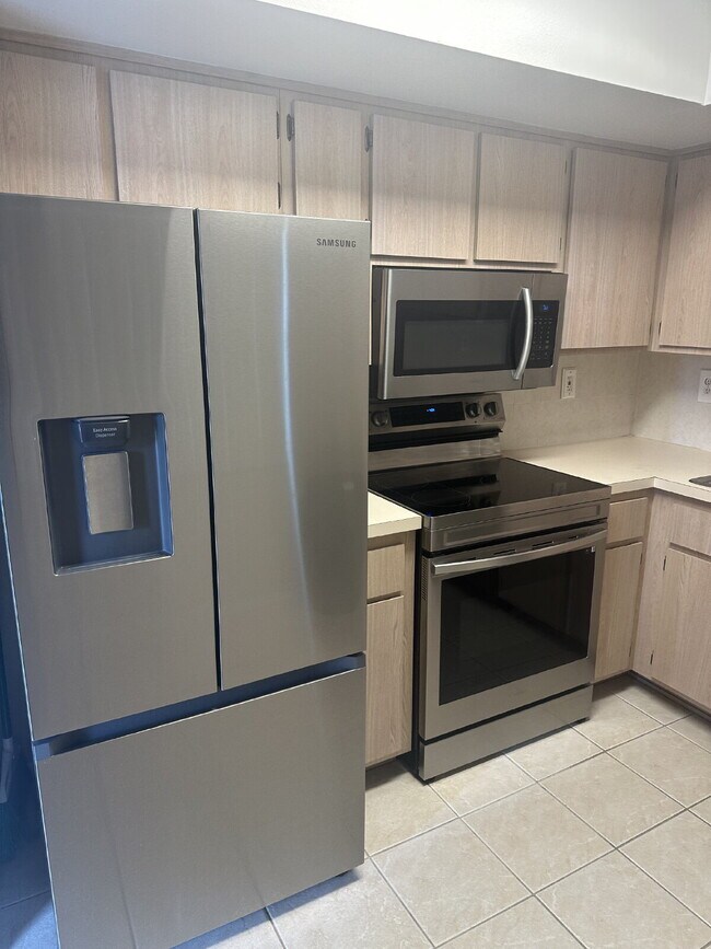 Building Photo - 2 Bedroom, 2 Bathroom Villa For Rent