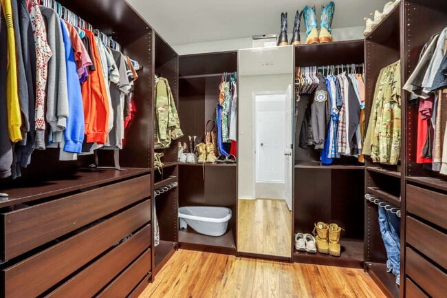 Building Photo - "Charming 3-Bedroom Home with ONE MONTH FREE!*"