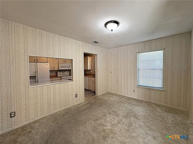 Building Photo - 1613 Velma Ave
