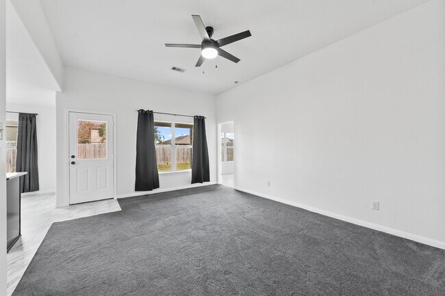 Building Photo - 7010 Dahlia Rd