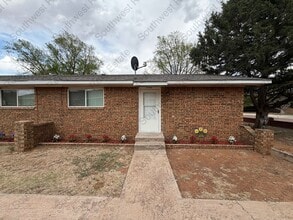 Building Photo - Newly Renovated 2 bedroom 1 bathroom