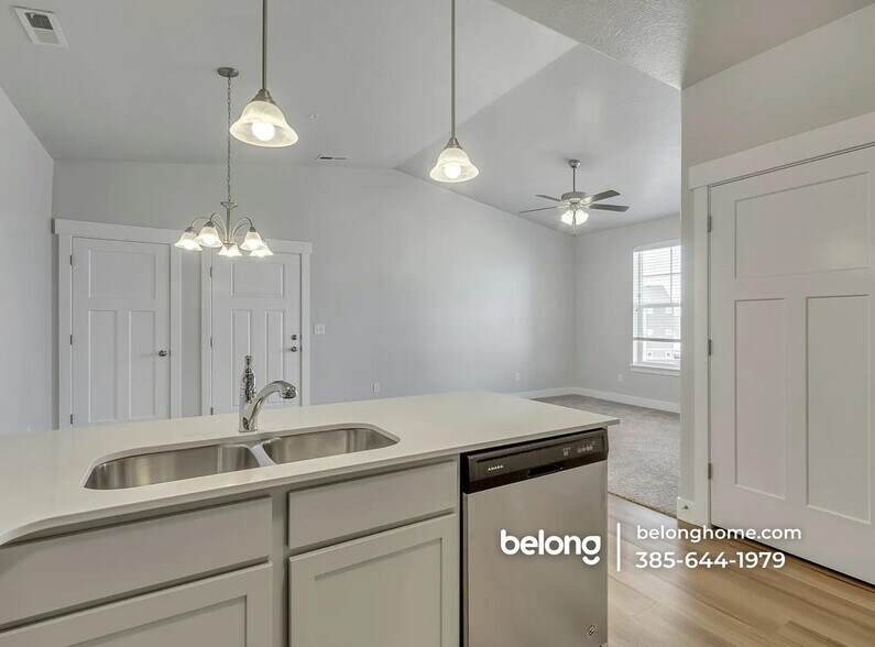 Building Photo - 13221 Dominica Ln