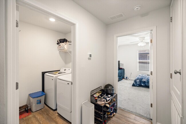 Building Photo - 1016 Limpkin St