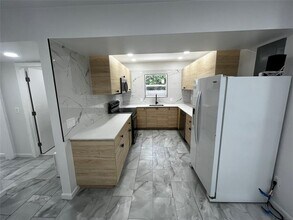 Building Photo - 136 NE 60th St