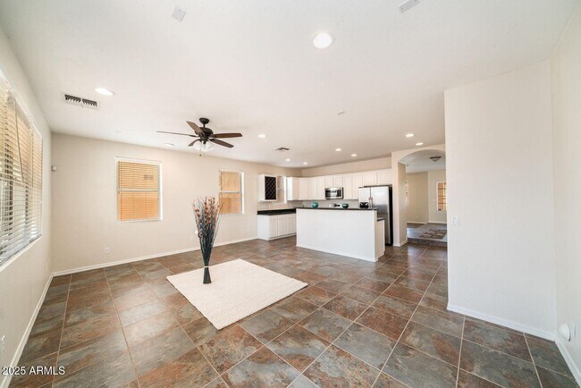 Building Photo - 1423 S Newberry Ln