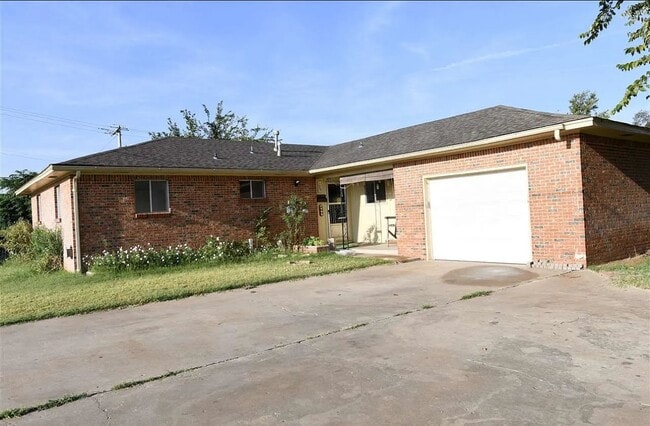 Primary Photo - COMING SOON! Corner lot home with fenced b...