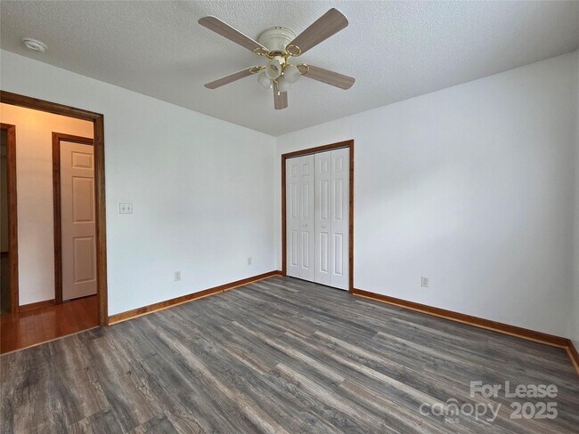 Building Photo - 4641 Hickory Grove Rd