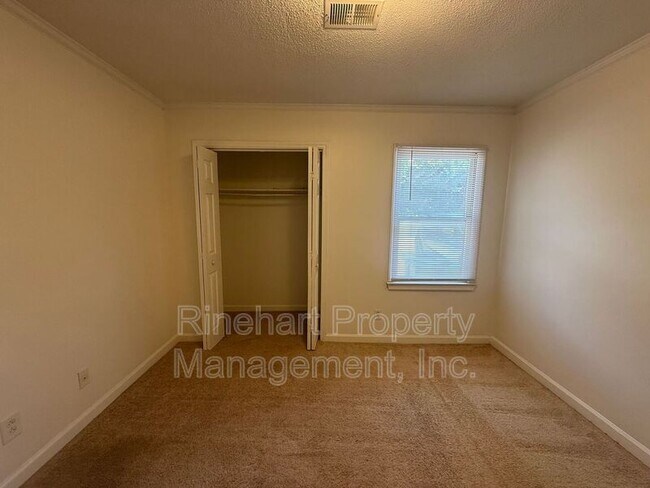 Building Photo - 1110 Chandler Dr