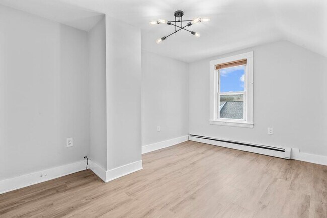 Building Photo - 30 Anthony St