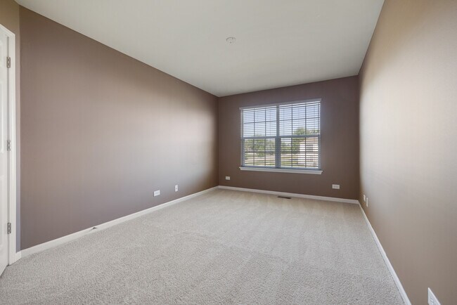 Building Photo - 23932 McMullin Cir