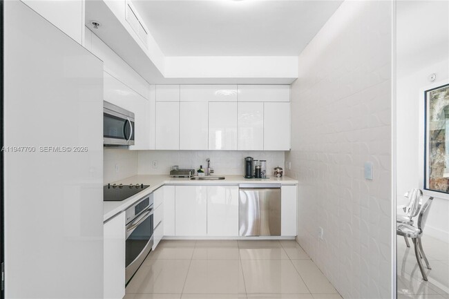 Building Photo - 90 SW 3rd St