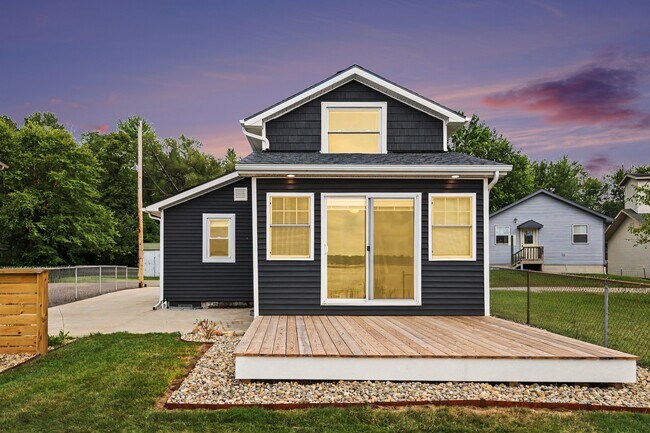 Building Photo - 251 Edgewood Dr