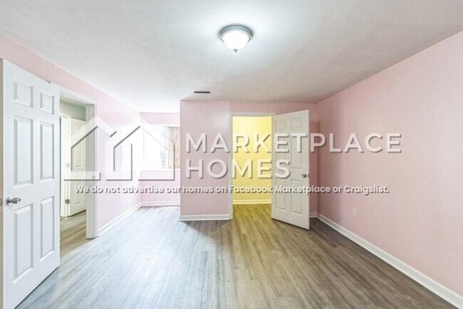 Building Photo - 1717 Briarmanor Dr