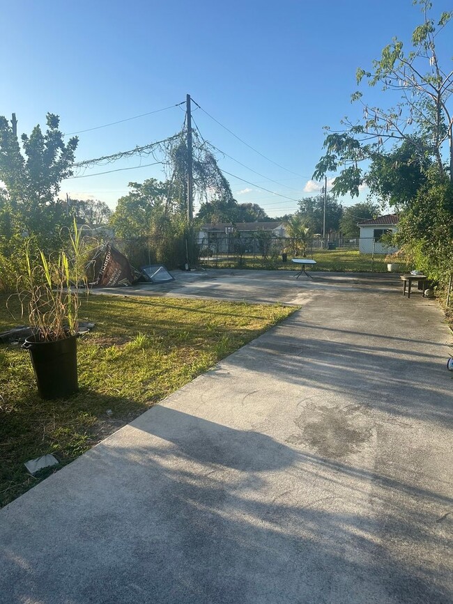 Building Photo - 4 Bedroom Duplex in Miami