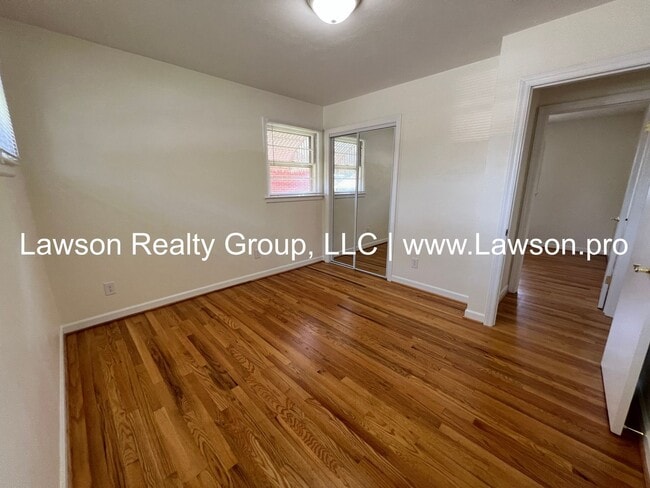 Building Photo - Pristine Brick Ranch with Covered Back Patio!