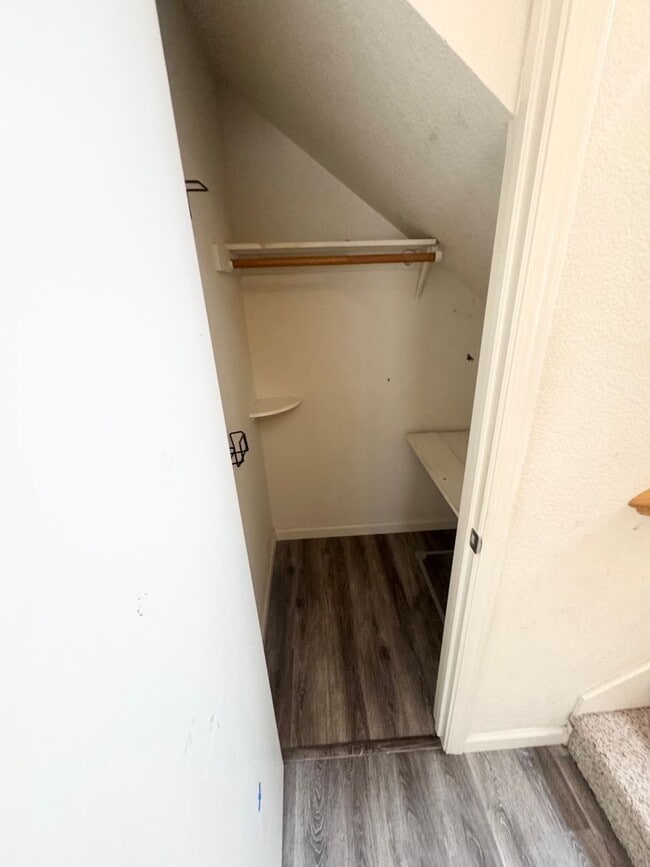 Building Photo - Charming Spacious 3 Bedroom Home