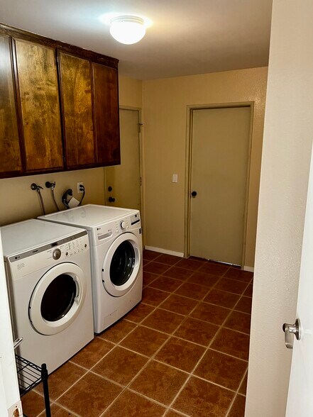 Building Photo - 1731 Harriman Ln