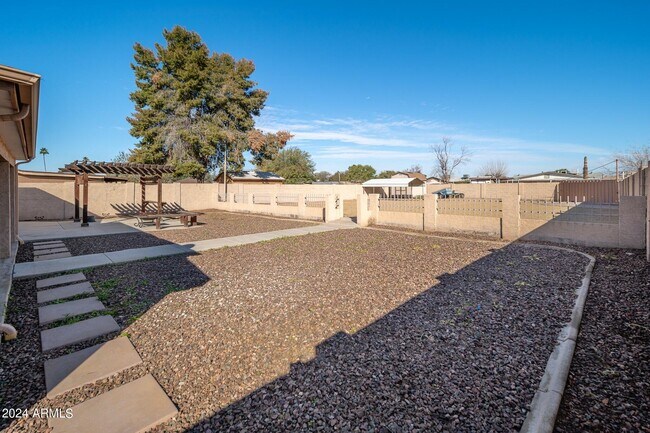 Building Photo - 6610 W McKinley St