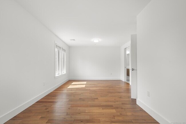 Building Photo - 245 E Main St