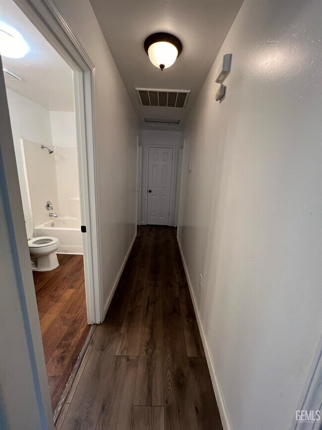 Building Photo - 476 Emily Way