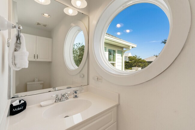 Building Photo - 10 Boardwalk Ln