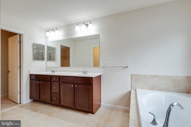Building Photo - 2939 Sedgemore Pl