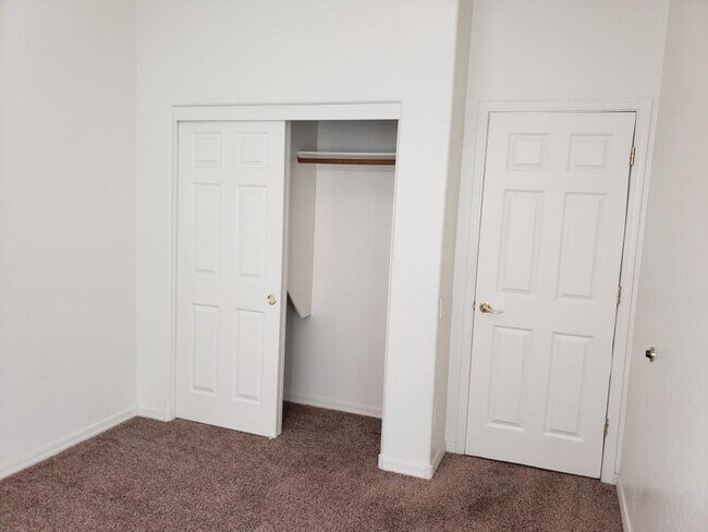 Building Photo - 760 E Indian Wells Pl