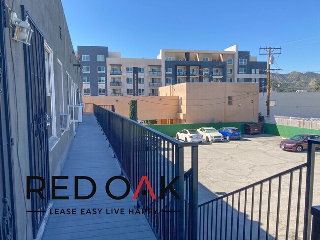 Building Photo - 417 W Los Feliz Rd