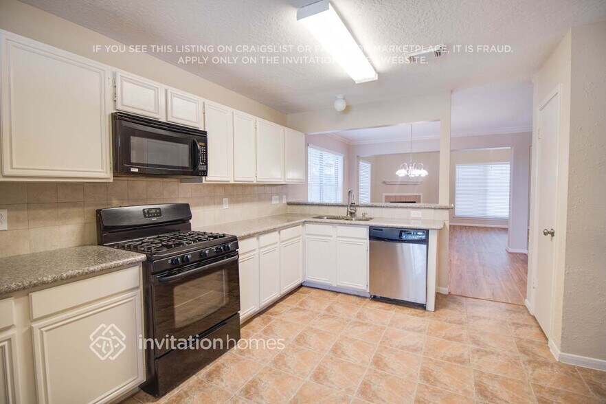 Building Photo - 16031 Copper Canyon Dr