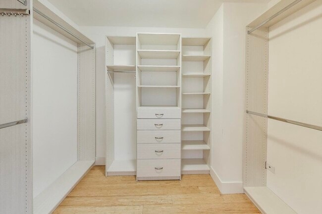 Building Photo - 330 S Michigan Ave