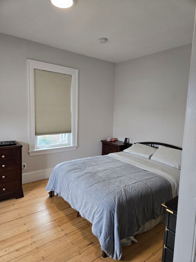 Building Photo - Nicely renovated 3 bed with in-unit laundry in Watertown!