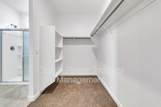 Building Photo - 2108 W Sheridan Ave