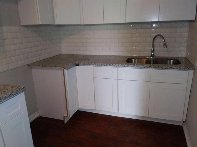 Building Photo - 2152 William Tell St