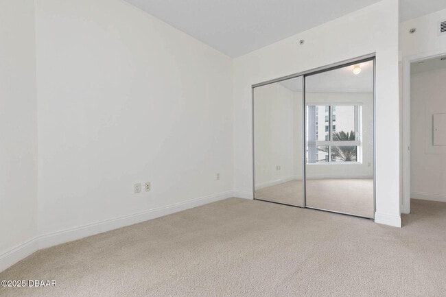 Building Photo - 231 Riverside Dr