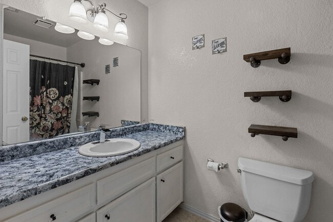 Building Photo - 4722 W Cuthbert Ave