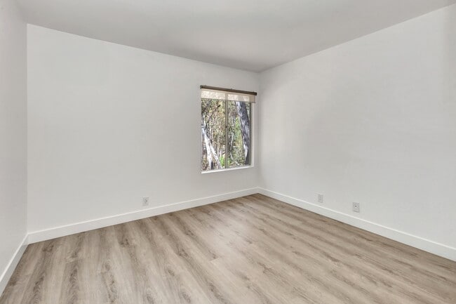 Building Photo - 24946 Ravenswood