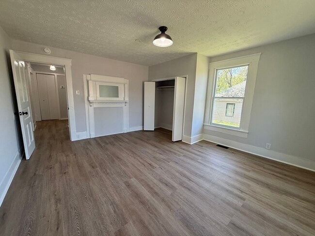 Building Photo - 1514 Jourolman Ave