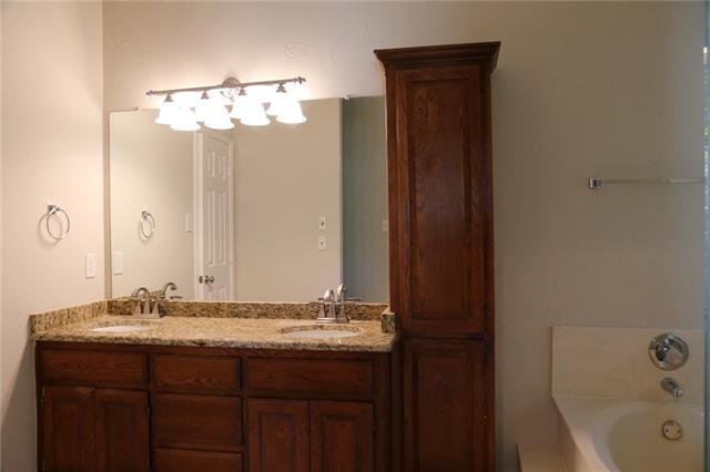Building Photo - 1402 White Wing Ct