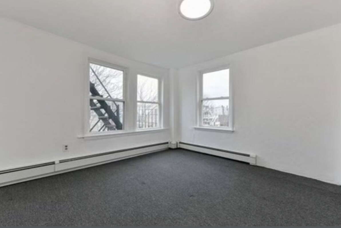 Building Photo - 288 Sumner St