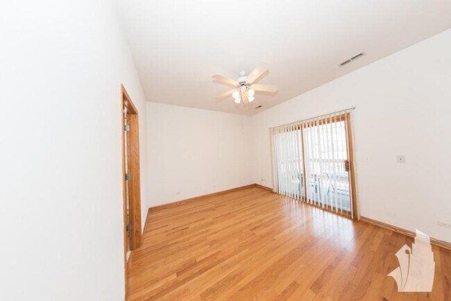 Building Photo - 3 bedroom in Chicago IL 60614